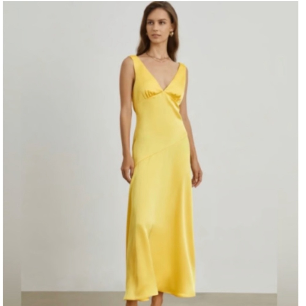 New with tags gorgeous yellow dress